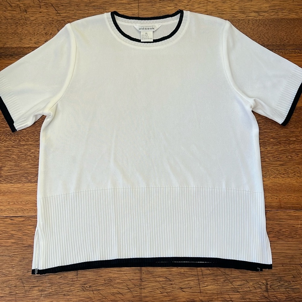 Misook white shell top with blue trim size XL